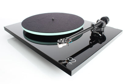 Rega Planar 2 (Black) [Turntable]